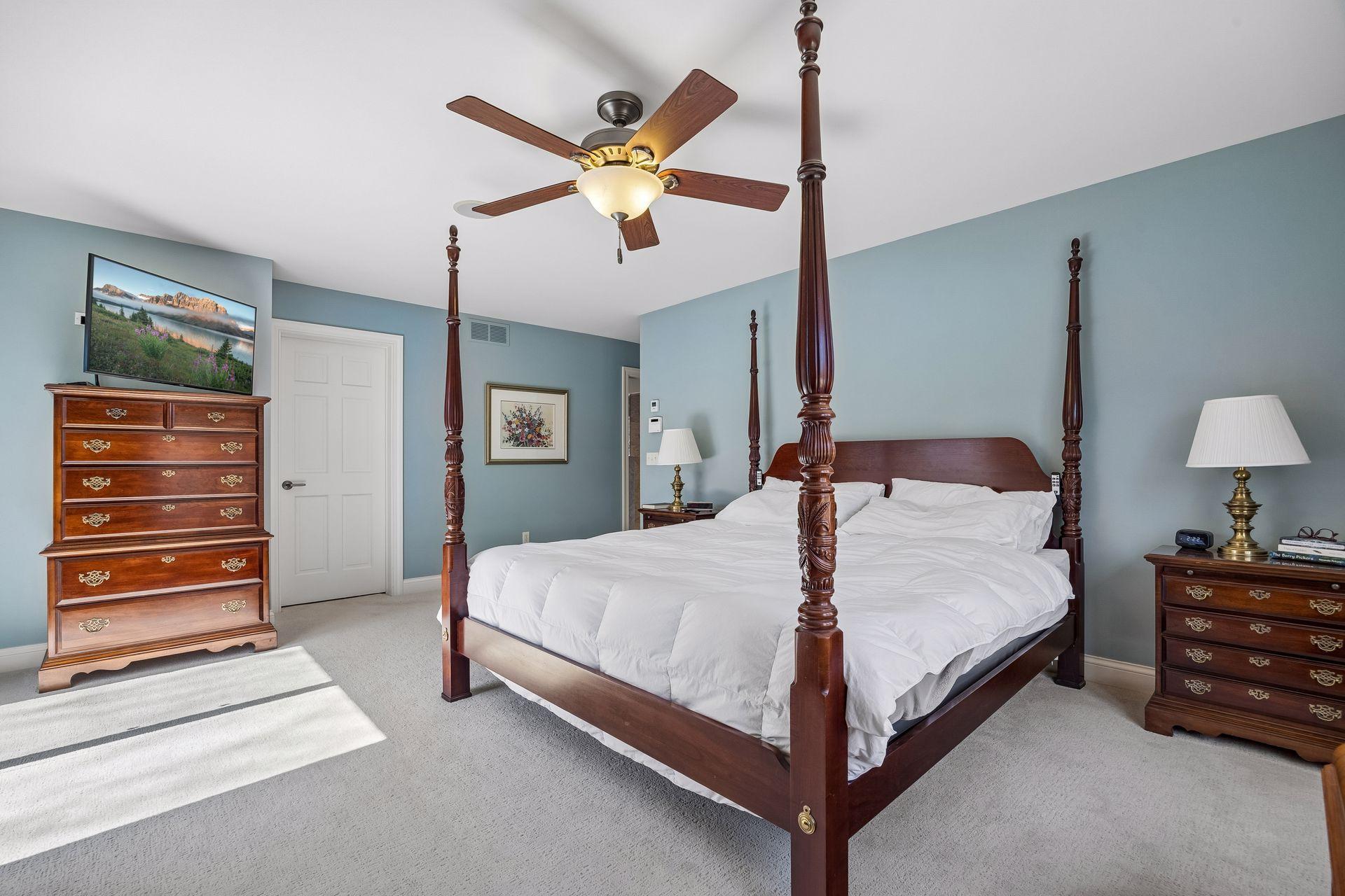 Large primary bedroom. Beautiful space.