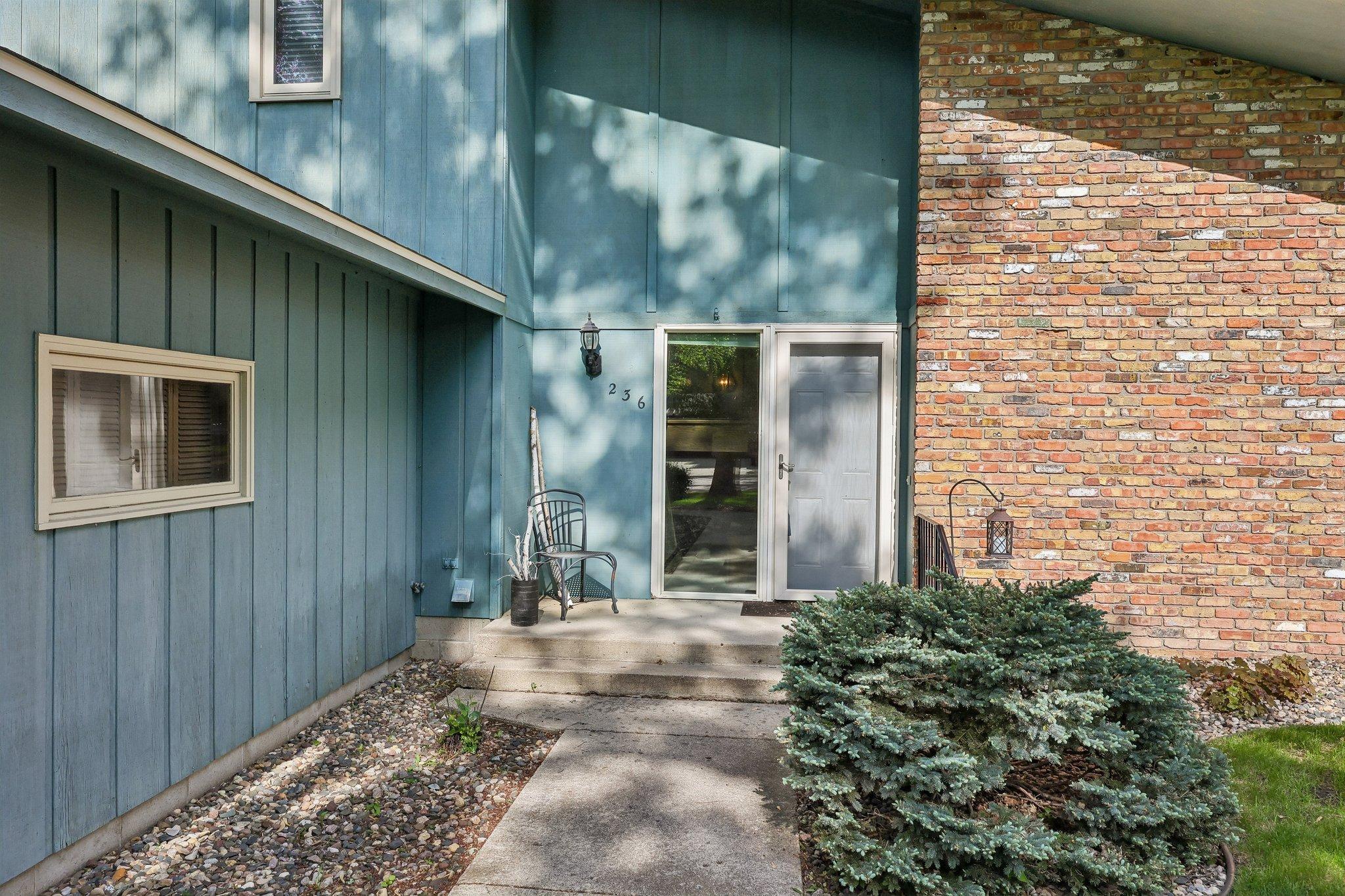 5-web-or-mls-Maple St N-S2105-005.jpg