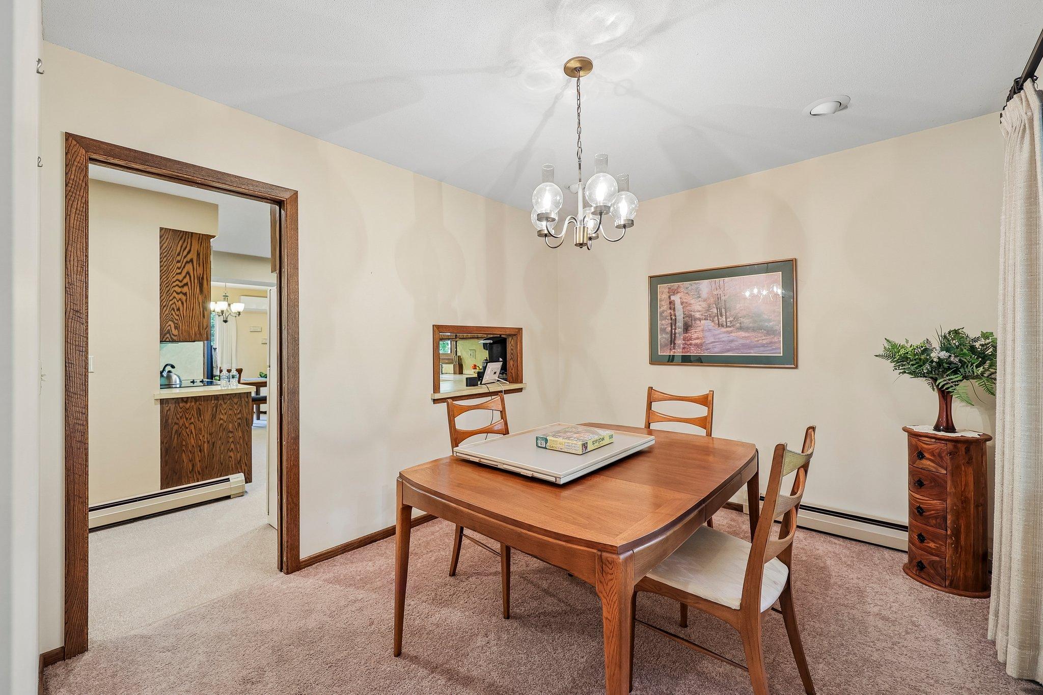 16-web-or-mls-Maple St N-S2105-016.jpg