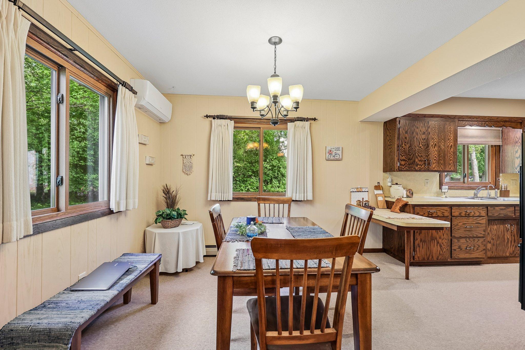 18-web-or-mls-Maple St N-S2105-018.jpg