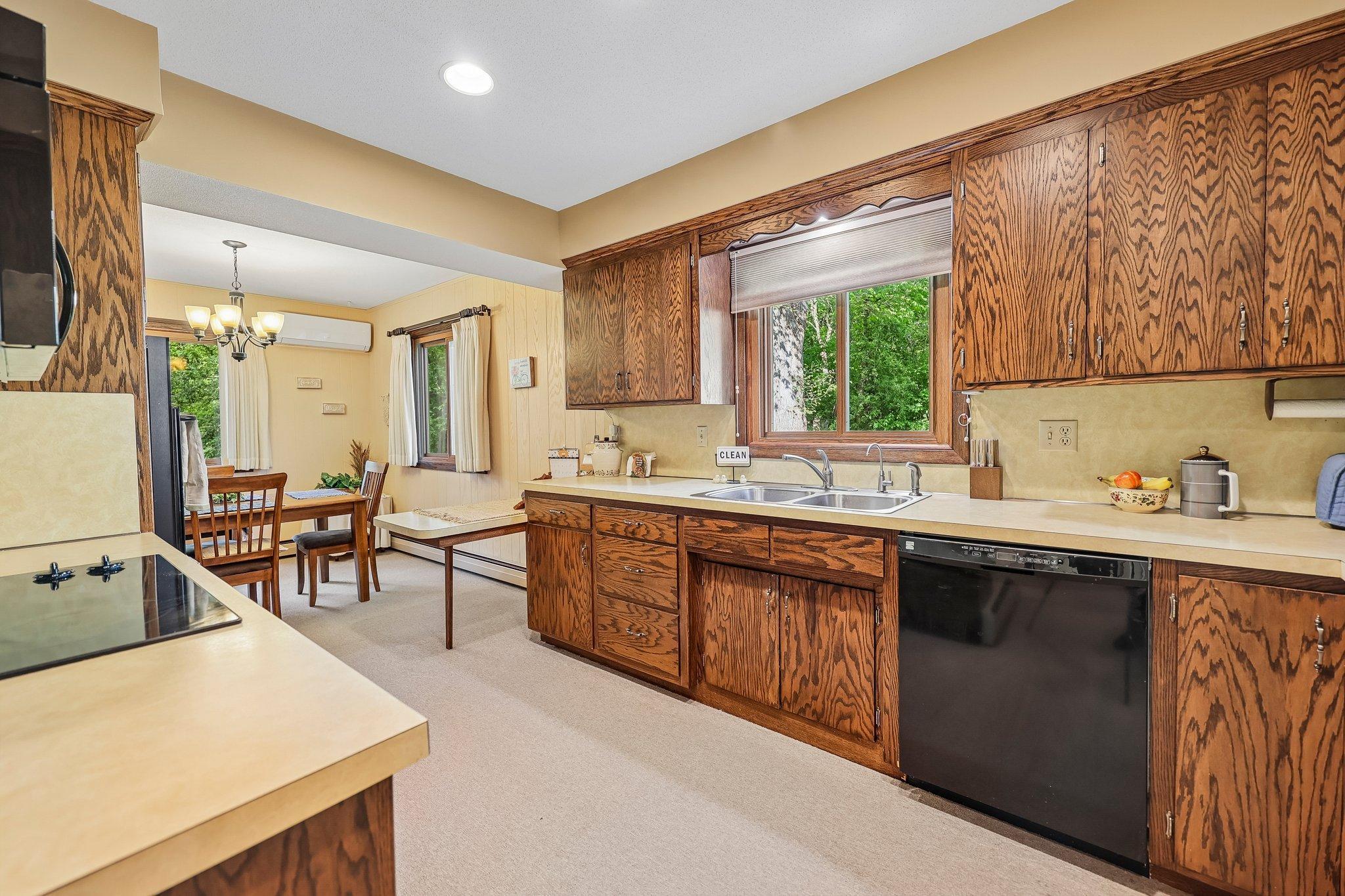 19-web-or-mls-Maple St N-S2105-019.jpg