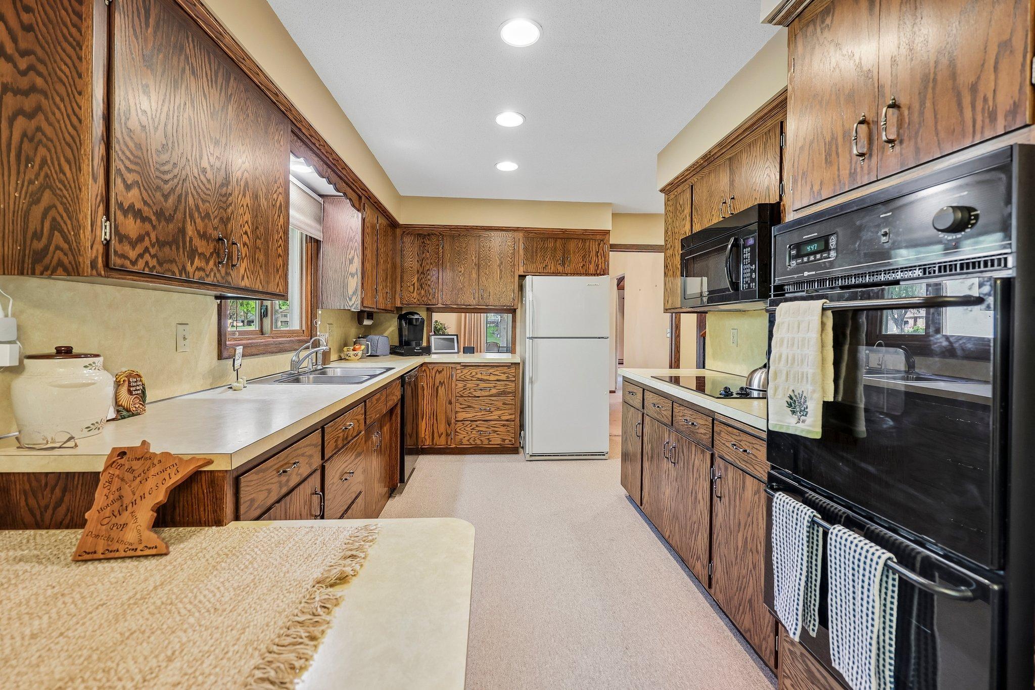 22-web-or-mls-Maple St N-S2105-022.jpg