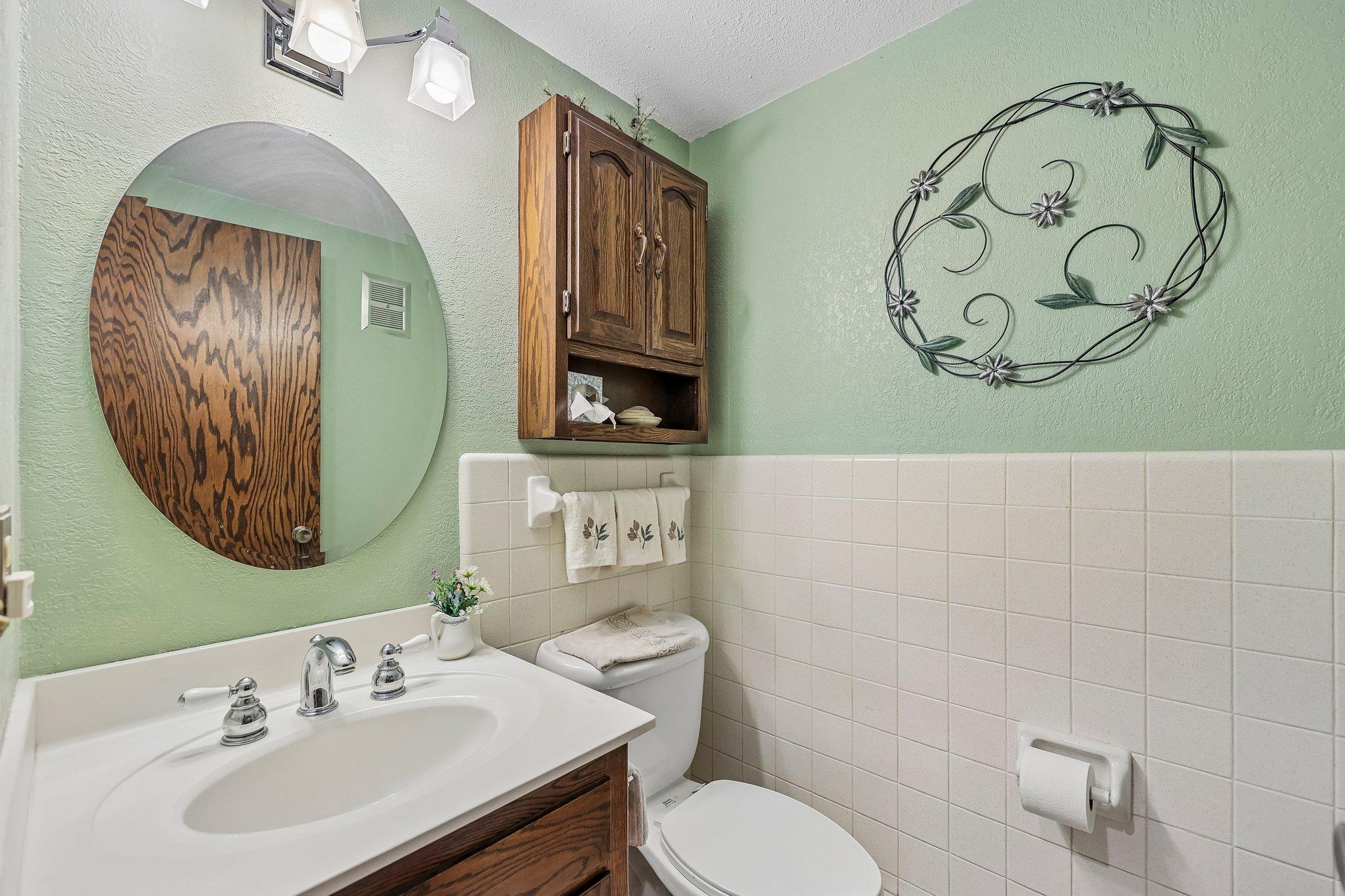 27-web-or-mls-Maple St N-S2105-027.jpg