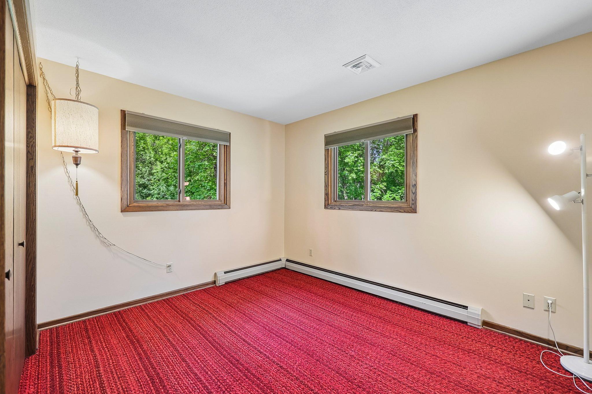29-web-or-mls-Maple St N-S2105-029.jpg
