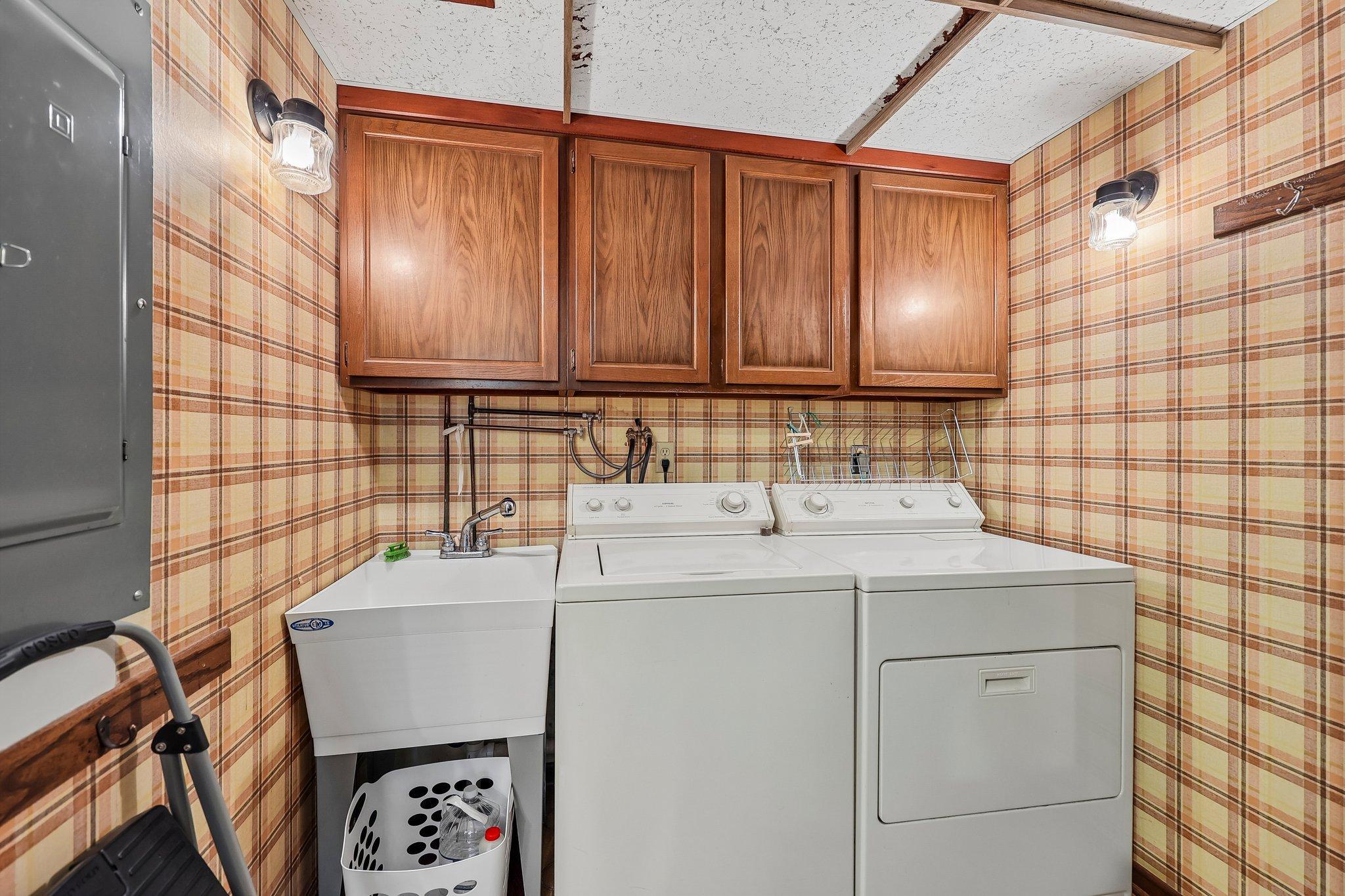 28-web-or-mls-Maple St N-S2105-028.jpg