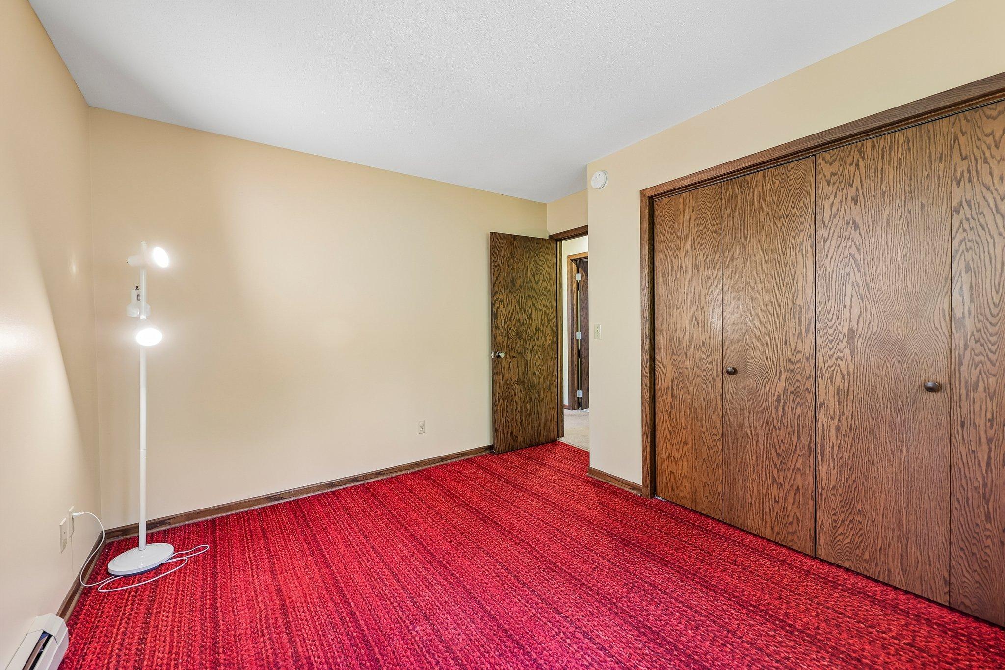 31-web-or-mls-Maple St N-S2105-031.jpg