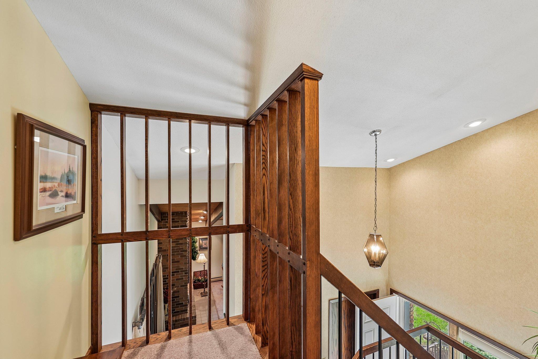 36-web-or-mls-Maple St N-S2105-036.jpg