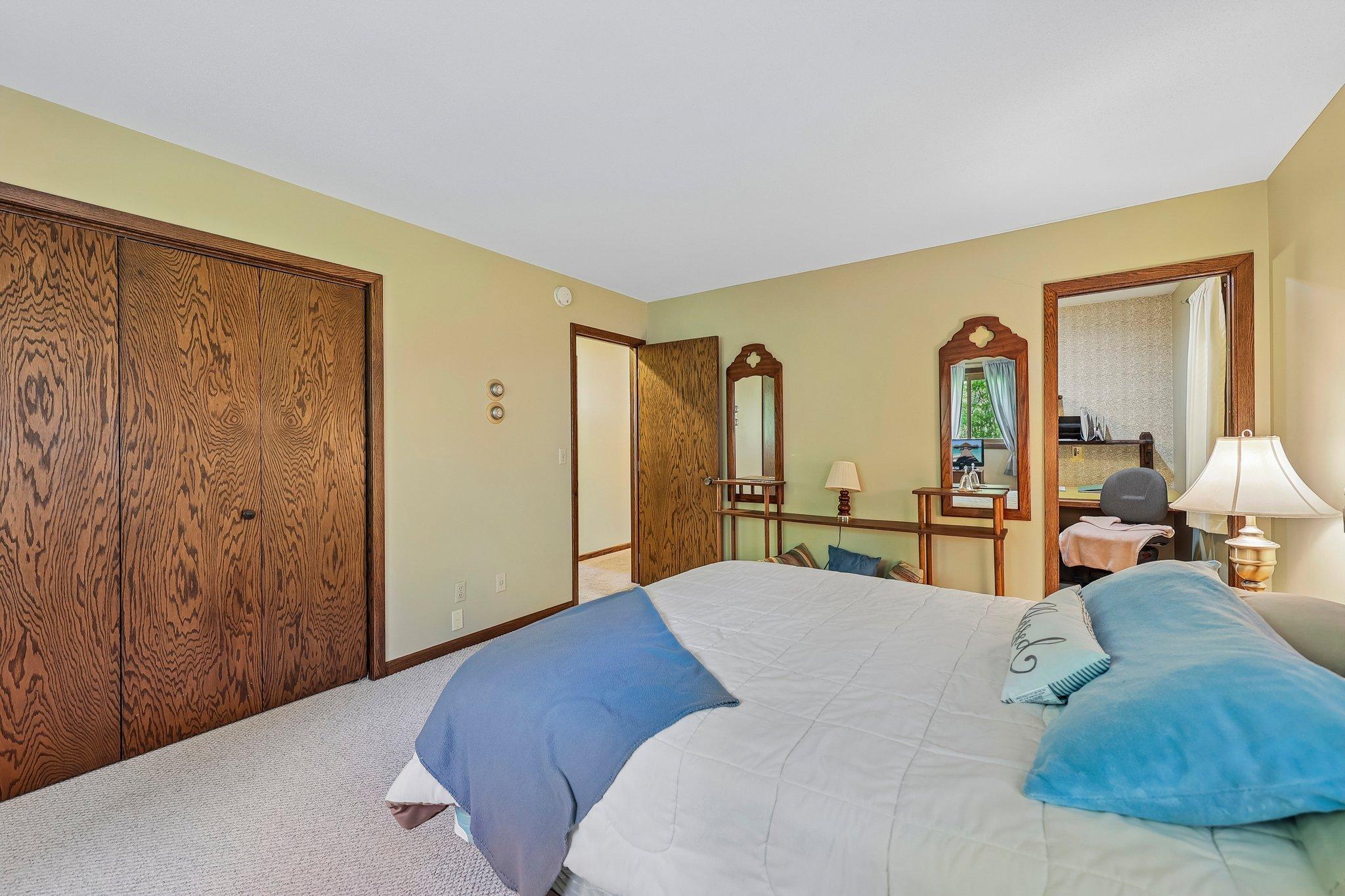 39-web-or-mls-Maple St N-S2105-039.jpg