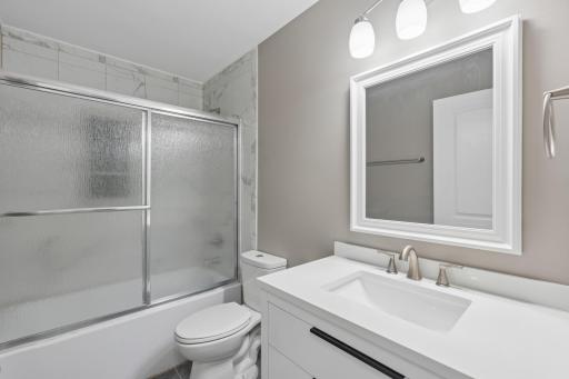 1880 Desoto Street N, Maplewood, MN 55117