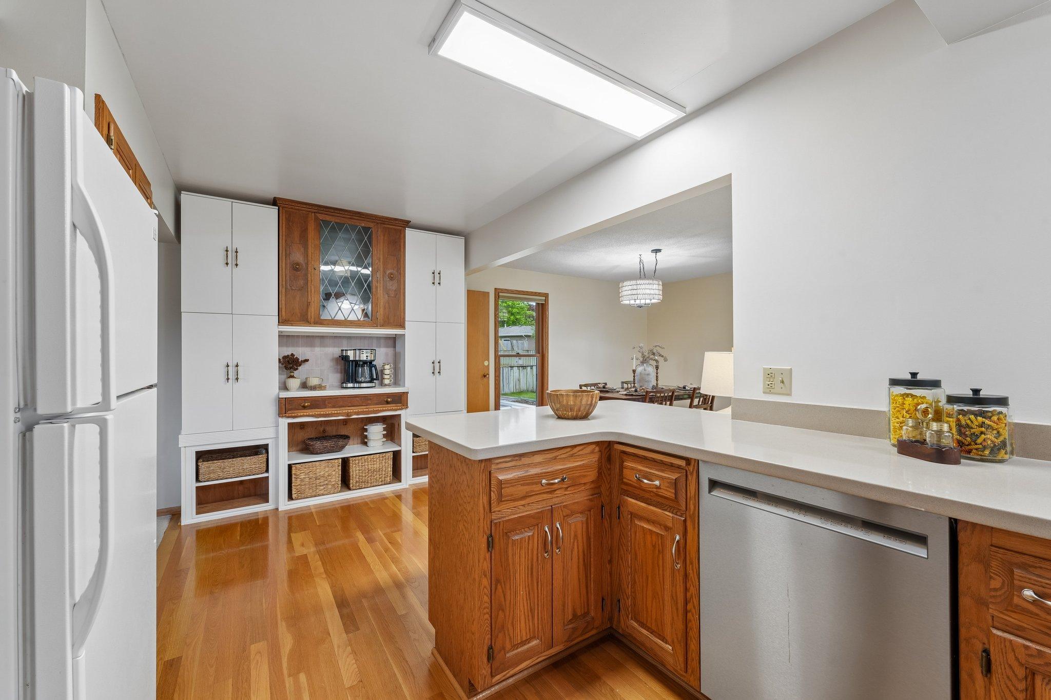 21-web-or-mls-Pandora Dr NE-S2005-021.jpg
