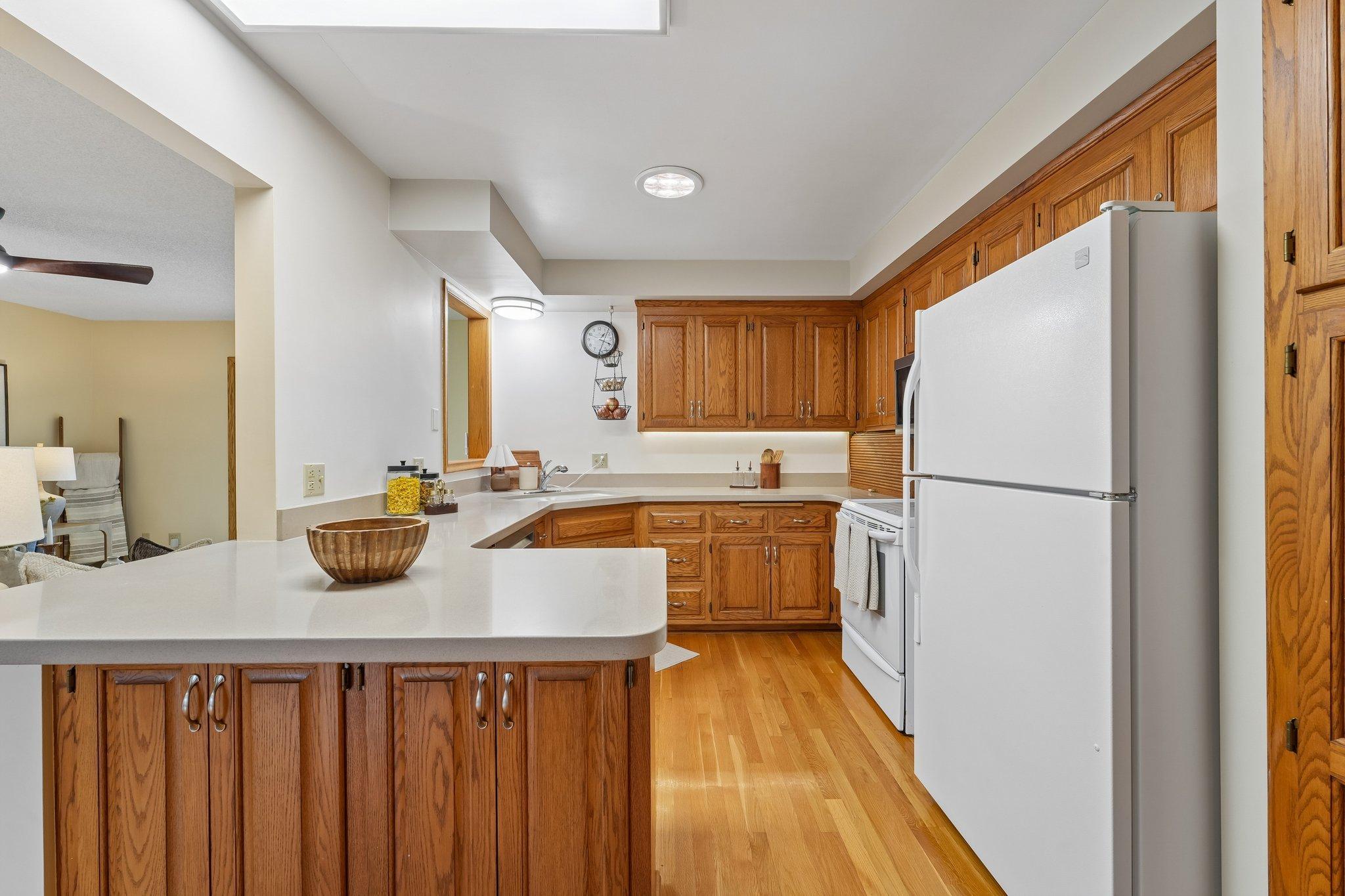22-web-or-mls-Pandora Dr NE-S2005-022.jpg