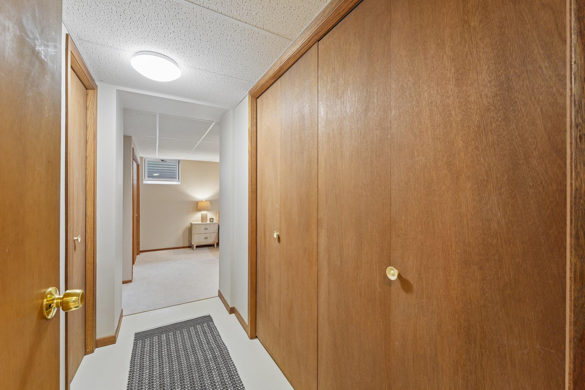 42-web-or-mls-Pandora Dr NE-S2005-042.jpg