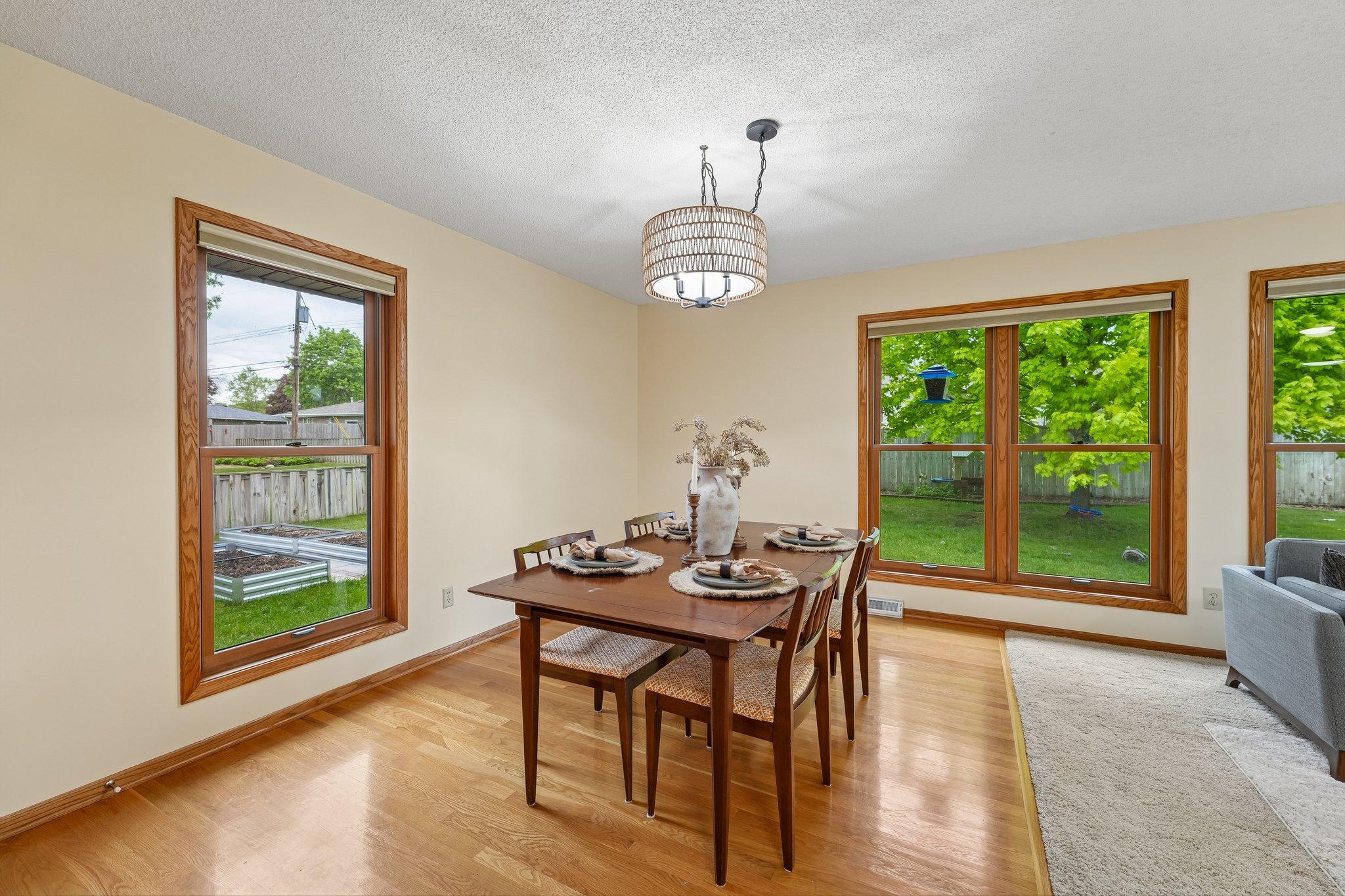 14-web-or-mls-Pandora Dr NE-S2005-014.jpg