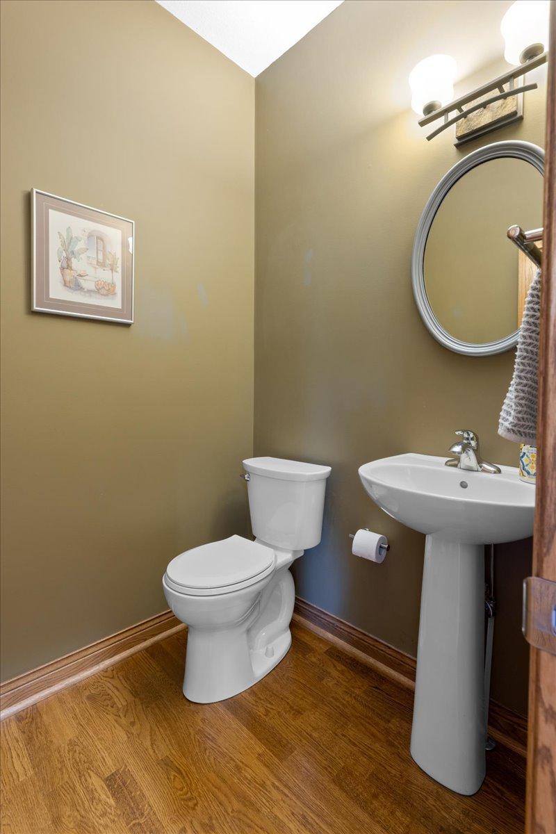 Main floor 1/2 Bath