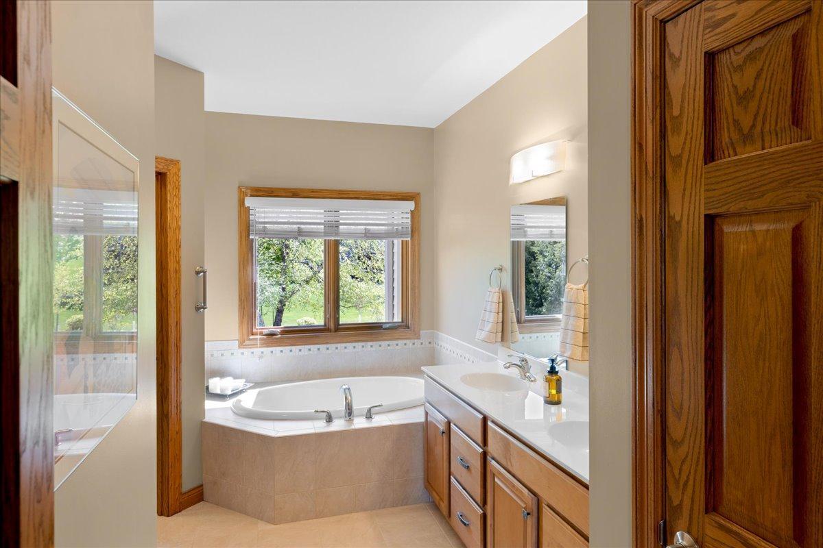 Private full Owner's Bath with soaking tub and walk-in Shower