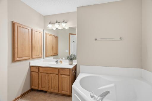 2111 Eagle Trace Lane, Saint Paul, MN 55129