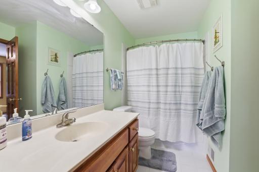1084 Tamberwood Court, Saint Paul, MN 55125