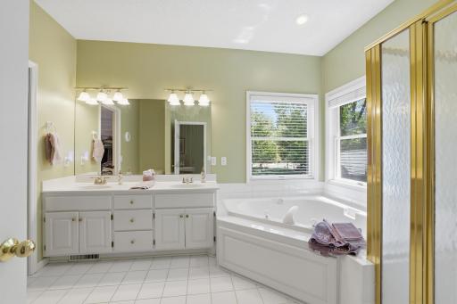 1084 Tamberwood Court, Saint Paul, MN 55125