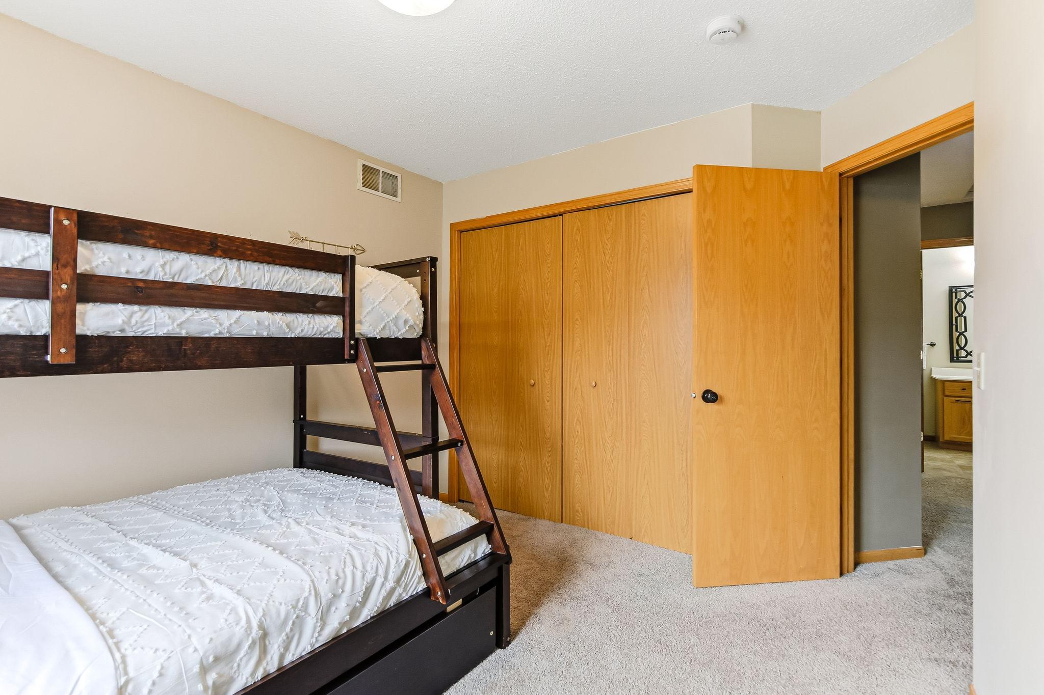 24-web-or-mls-3601-Genevieve-Ave-24.jpg