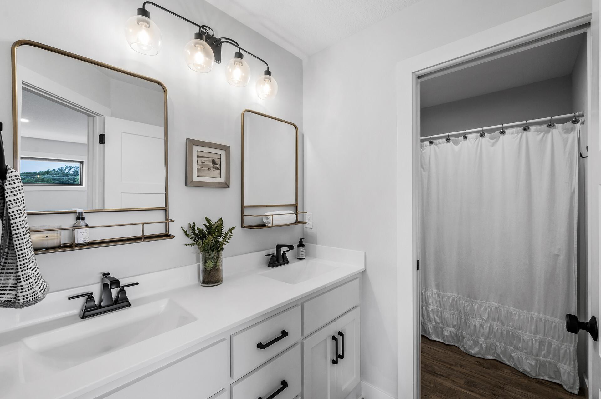 Shared full bathroom upstairs! Have you checked out the 3D tour yet?