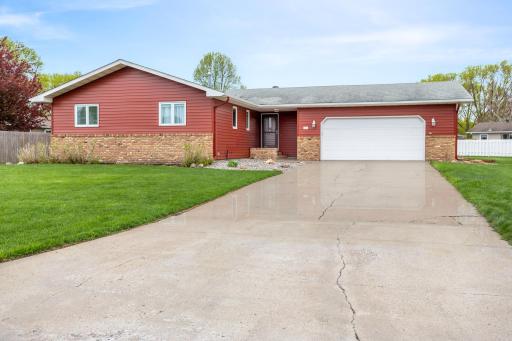 1437 E Gateway Circle S, Fargo, ND 58103