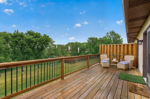 Private Outdoor Deck (more entertainment space)