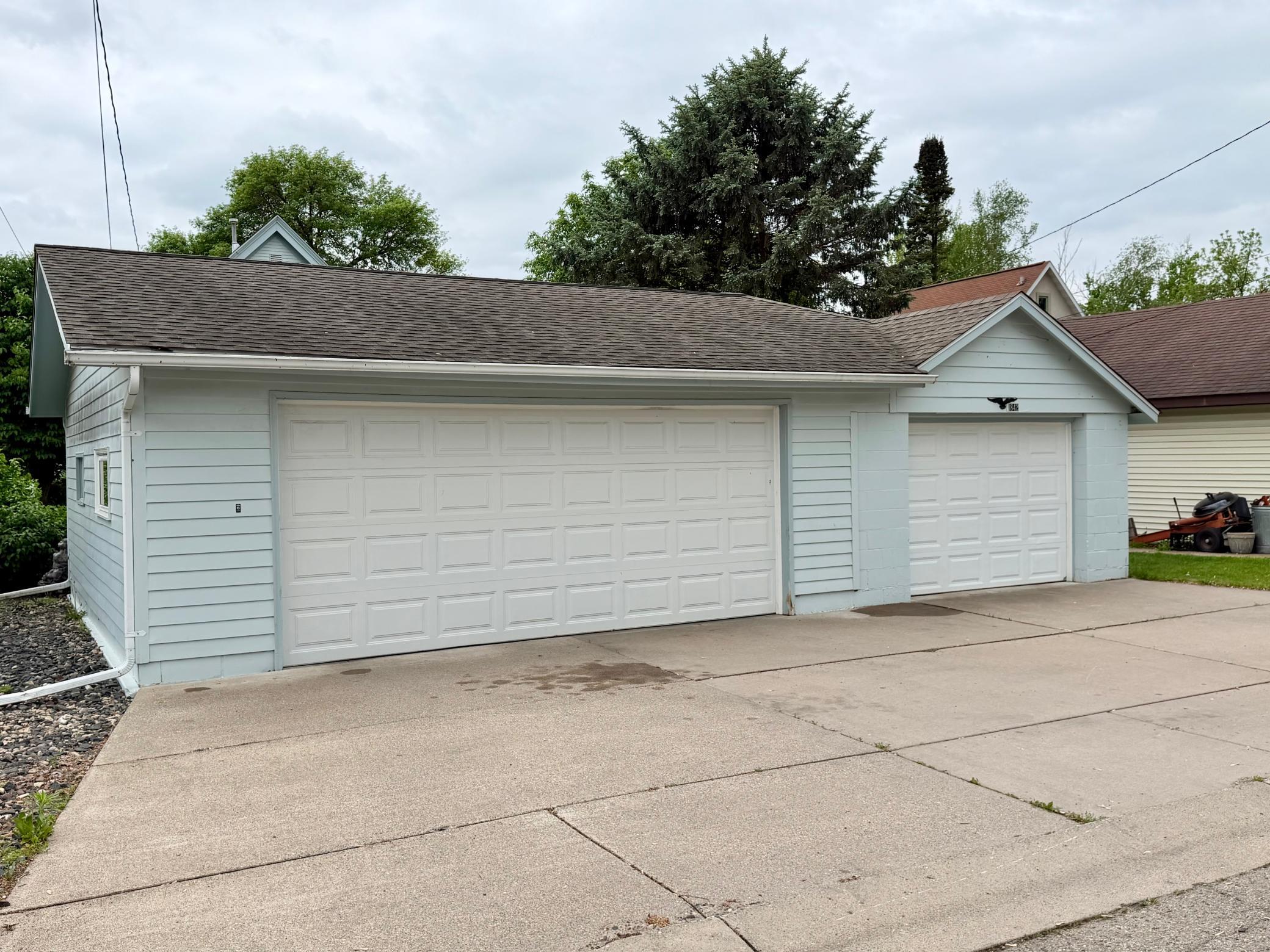 3 Car Garage