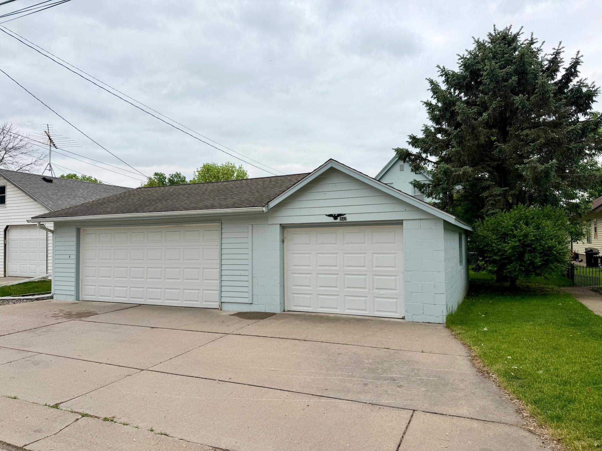 3 Car Garage
