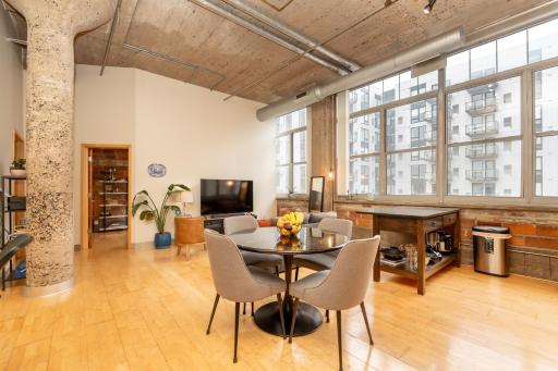 These soaring concrete ceilings with exposed ductwork, and oversized industrial columns create the ultimate urban loft vibe.