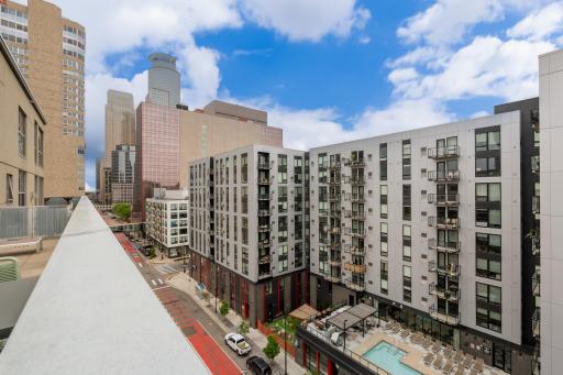 Located in the heart of the city with walkability to restaurants, nightlife, sporting events, coffee shops, and downtown attractions