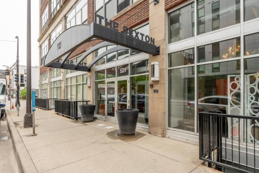 Prominent corner location in Downtown East places you steps from restaurants, coffee shops, nightlife, US Bank Stadium, the light rail, and endless downtown entertainment