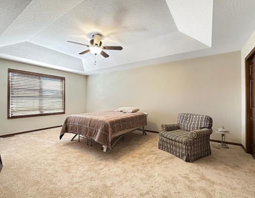 9496 Declaration Drive, Chanhassen, MN 55317