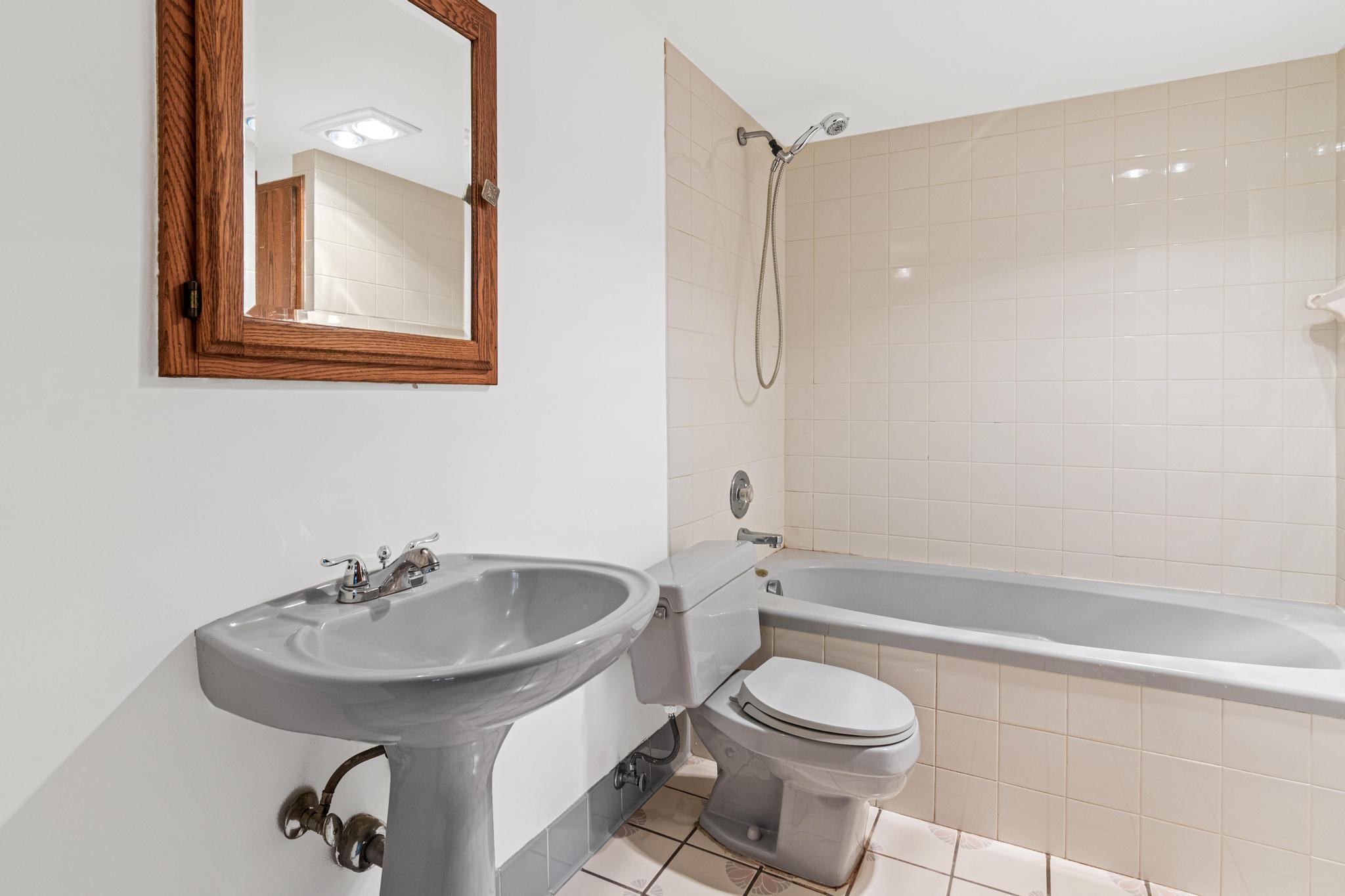 Full bathroom just waiting for your updates!