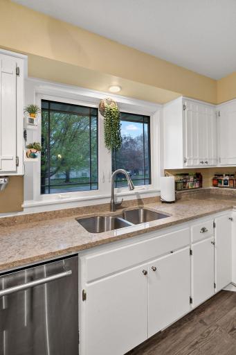 23-web-or-mls-14125 36th Ave N, Minneapolis, MN_0024.jpg