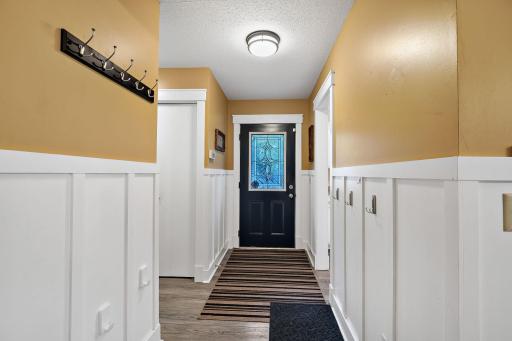14-web-or-mls-14125 36th Ave N, Minneapolis, MN_0015.jpg