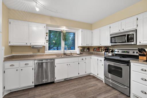 18-web-or-mls-14125 36th Ave N, Minneapolis, MN_0019.jpg