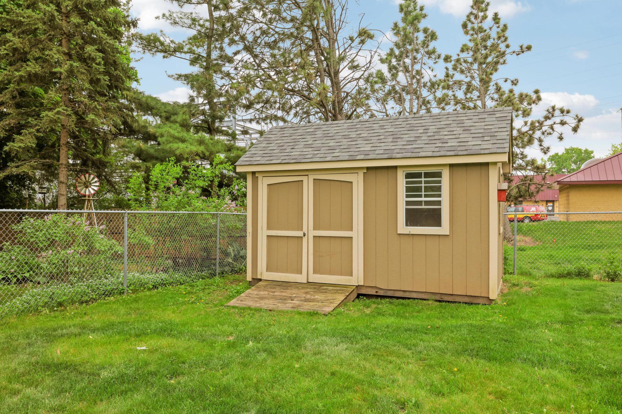 8x12 storage shed too!