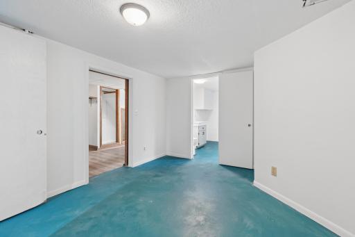 731 Thomas Avenue, Saint Paul, MN 55104