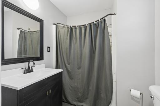 731 Thomas Avenue, Saint Paul, MN 55104