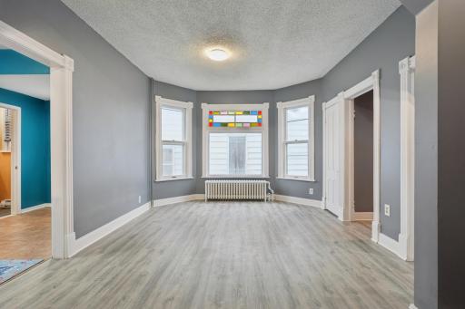 731 Thomas Avenue, Saint Paul, MN 55104