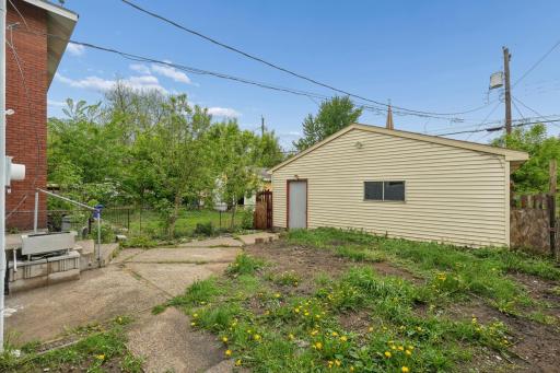731 Thomas Avenue, Saint Paul, MN 55104