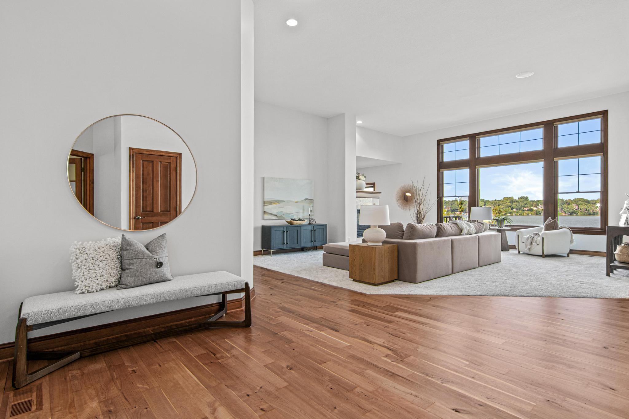 Large entry space where you can greet your guests, and get a glimpse of the Lake.