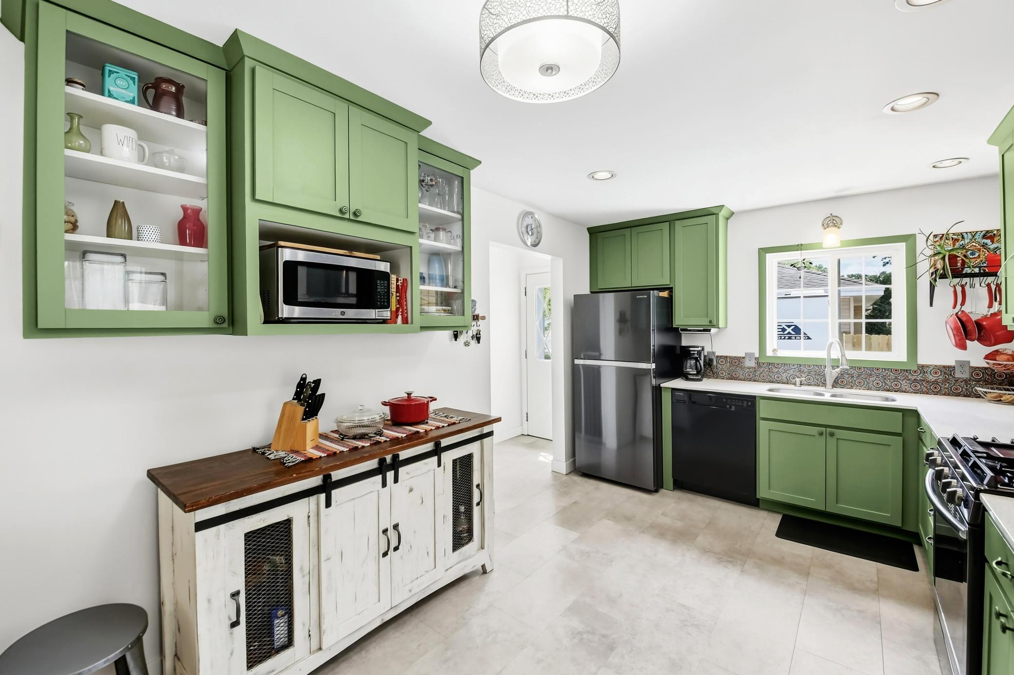 Charming kitchen offering a cozy & inviting atmosphere..jpg