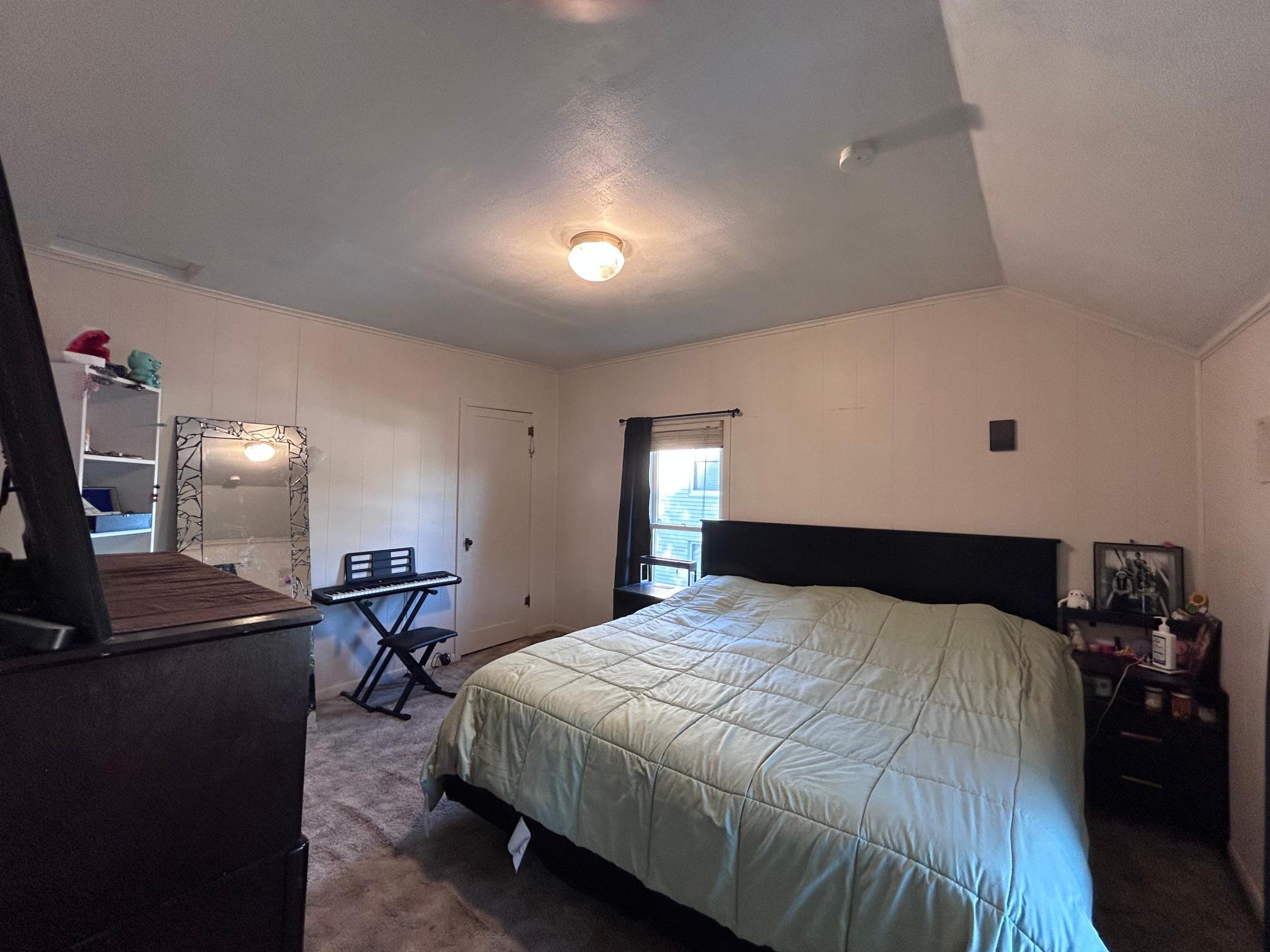 17 Bedroom.jpg