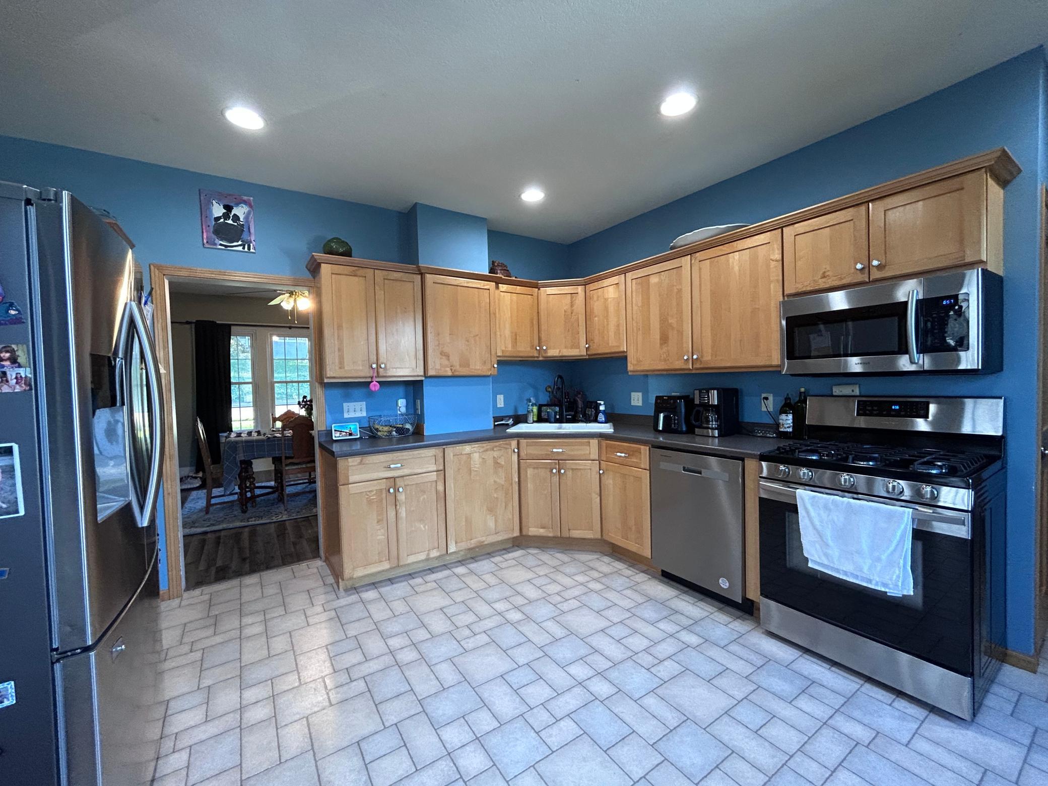 08 Kitchen.jpg