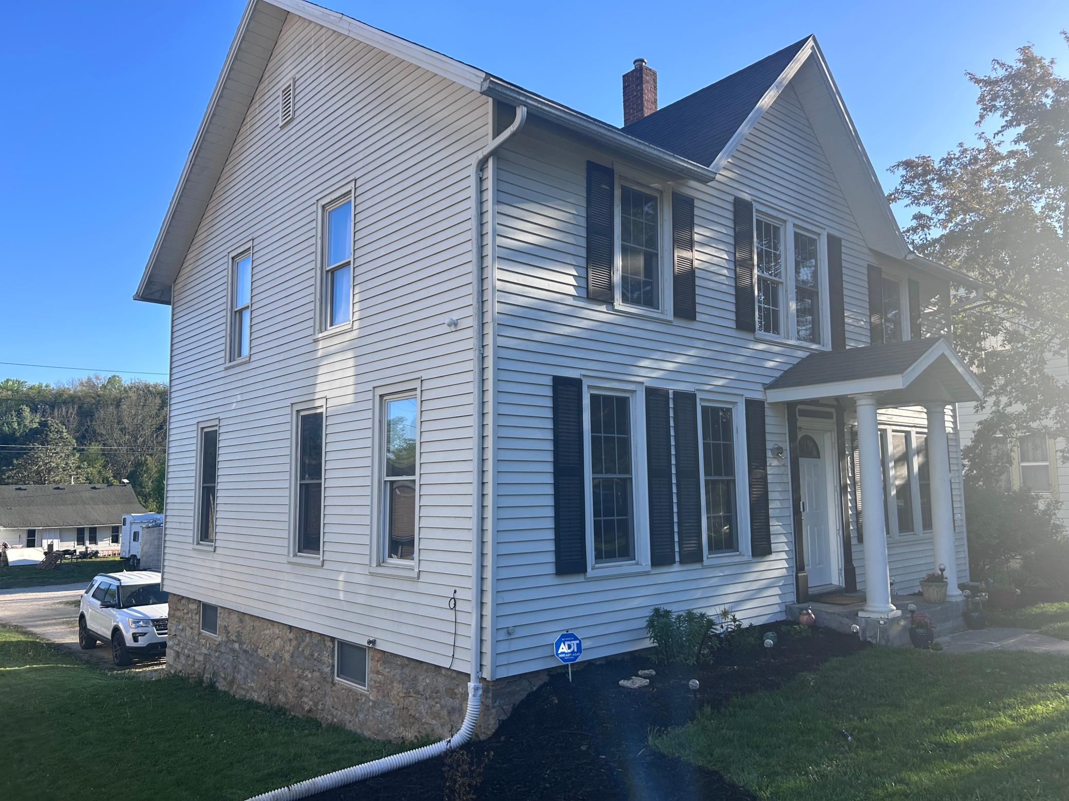 02 Exterior.jpg
