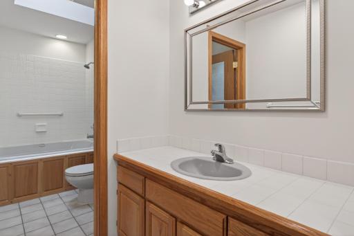 14748 Oak Run Lane, Burnsville, MN 55306
