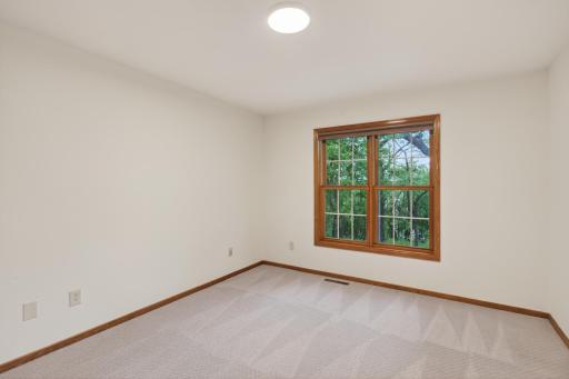 14748 Oak Run Lane, Burnsville, MN 55306