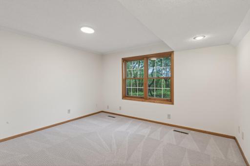 14748 Oak Run Lane, Burnsville, MN 55306