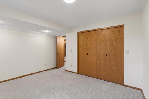 14748 Oak Run Lane, Burnsville, MN 55306